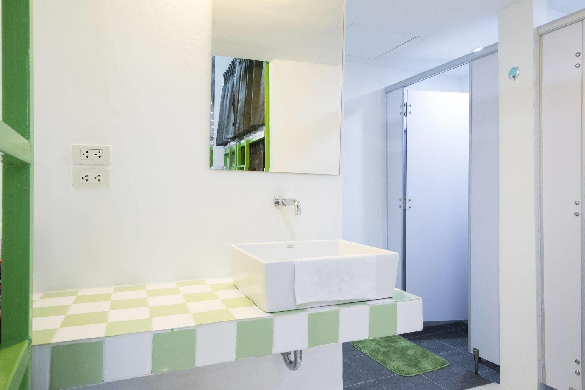 בנגקוק Pixellar Hostel מראה חיצוני תמונה